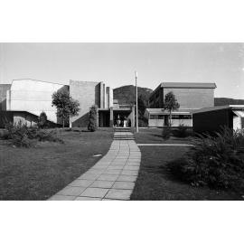 Lecture theatre and A.C.S. building.  n2a_08_14