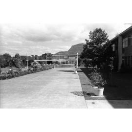 Campus scenes.  n2a_06_04