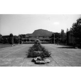 Campus scenes.  n2a_06_26