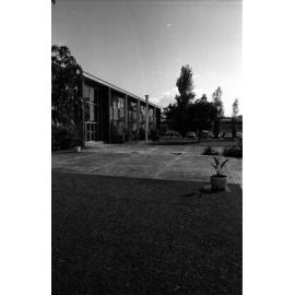 Campus scenes.  n2a_06_20