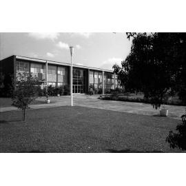 Campus scenes.  n2a_05_05