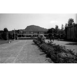 Campus scenes.  n2a_06_27