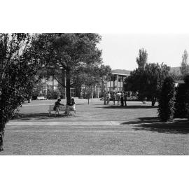 Campus scenes.  n2a_02_15