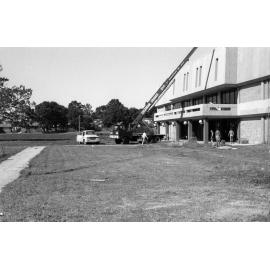 Campus scenes.  n2a_01_04