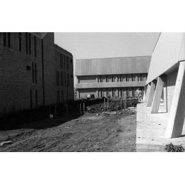 Campus scenes.  n2a_01_02