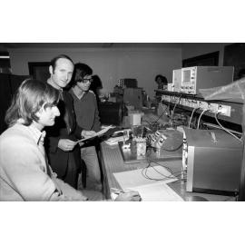 Dr Kontonleon and students. n2b_41_18