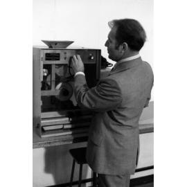 Electrostatic separator. n2b_19_15