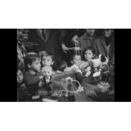 American story on mechanical Christmas Toys