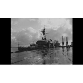 USS Hamner leaves port