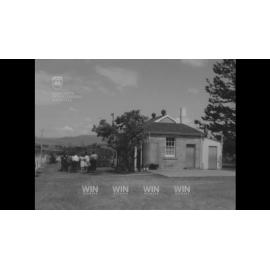 Tom Lewis visits West Dapto public school