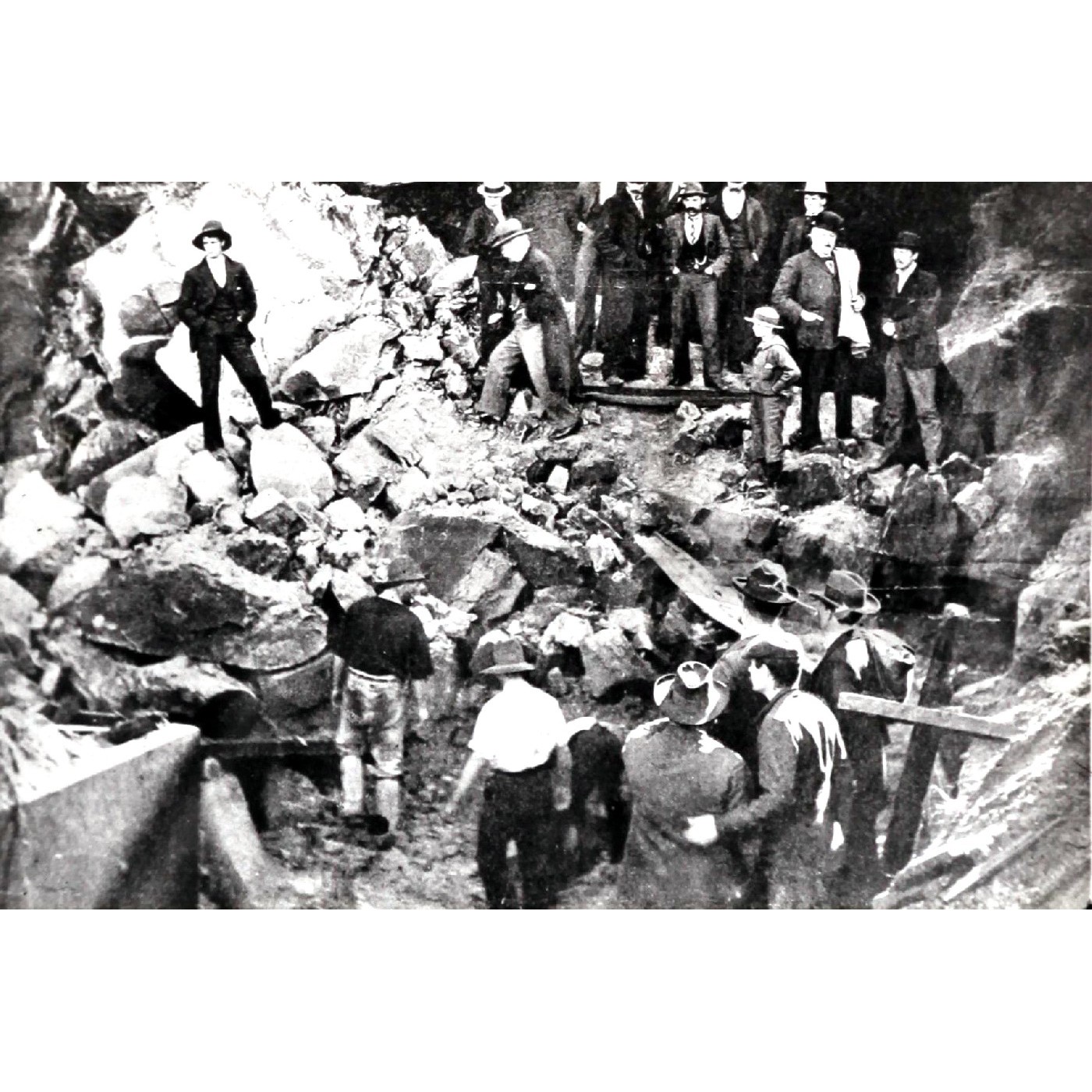 Stuart Piggin : Mount Kembla Mine Disaster research materials