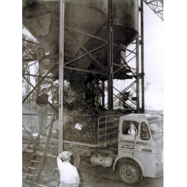 Corrimal Cokeworks coke fed from hoppers to trucks